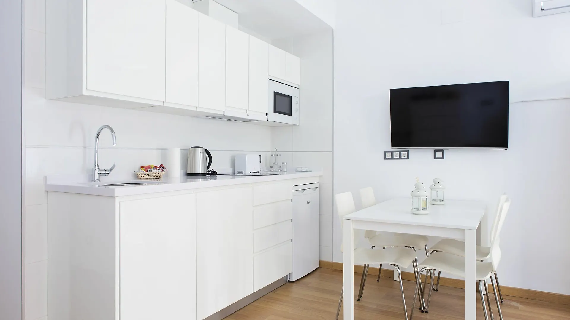 Suncity Apartamentos Refino Con Piscina Malaga Spain