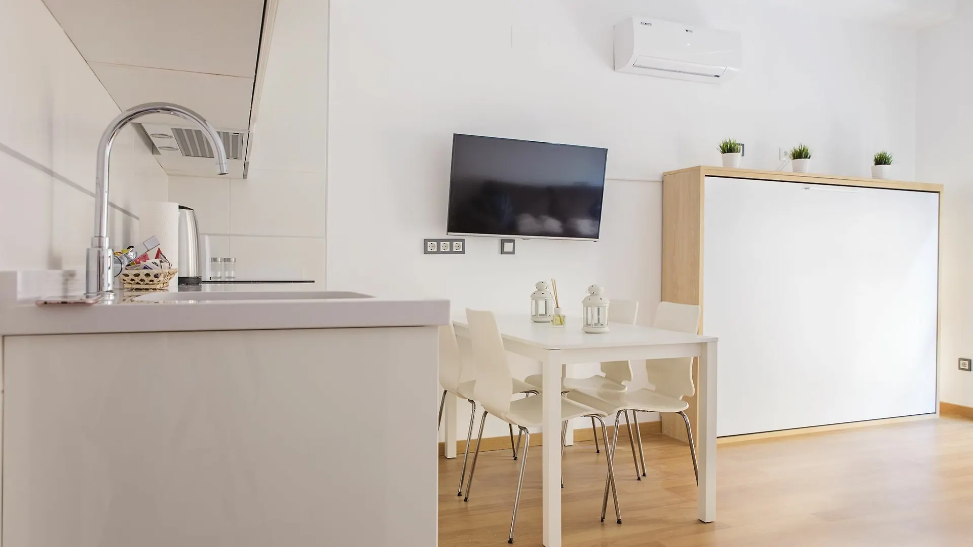 Suncity Apartamentos Refino Con Piscina Malaga 0*,